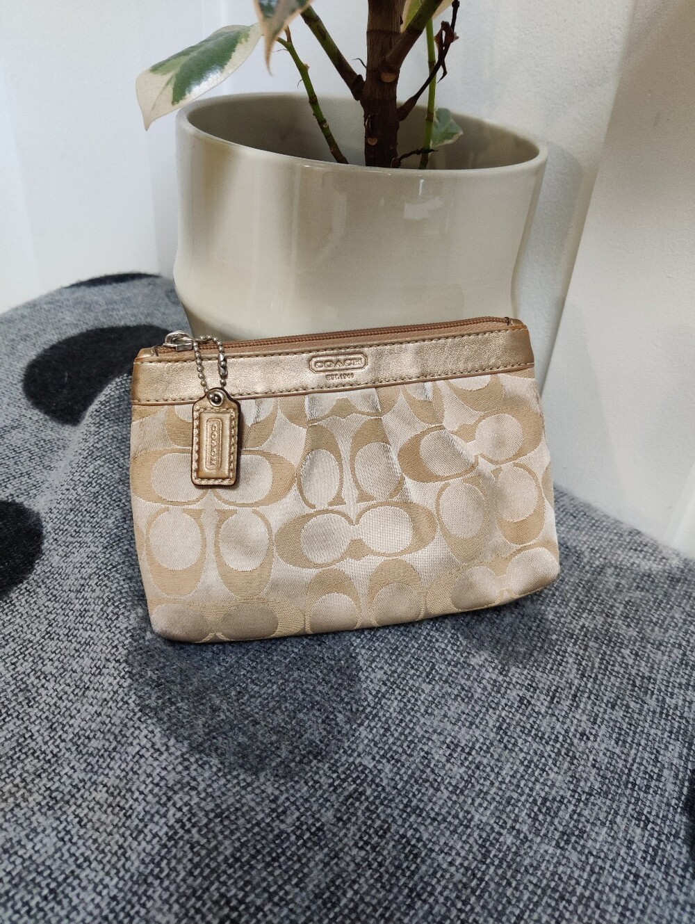 COACH Vintage Signature Jacquard Pleated Wristlet Gold Beige